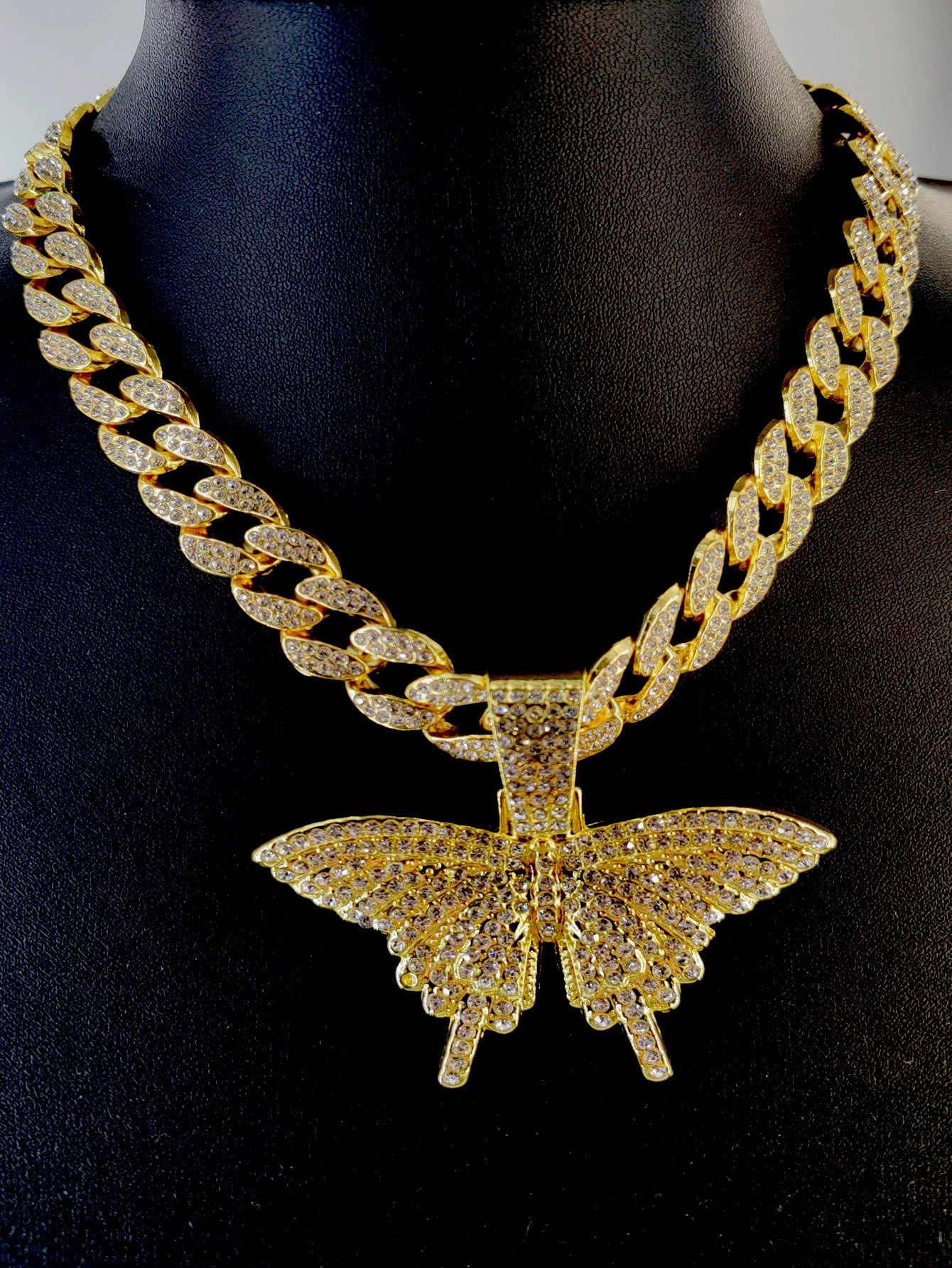 1 butterfly shaped pendant, Cuban necklace, gold full diamond, hip-hop style jewelry, fashionable personality