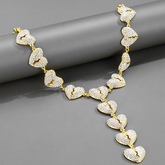 A necklace suitable for girls, set with heart-shaped diamonds, suitable for holiday gifts, birthday gifts