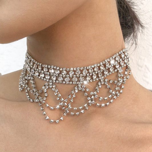 Ladies' necklace, trendy and fashionable, set with diamonds, can be used as a bridal accessory and gift