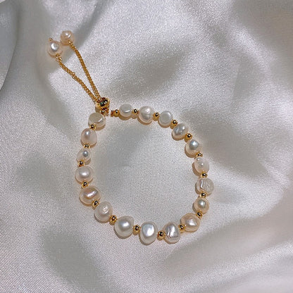 Exquisite women's pearl bracelet, new trendy style, suitable for various clothing combinations,