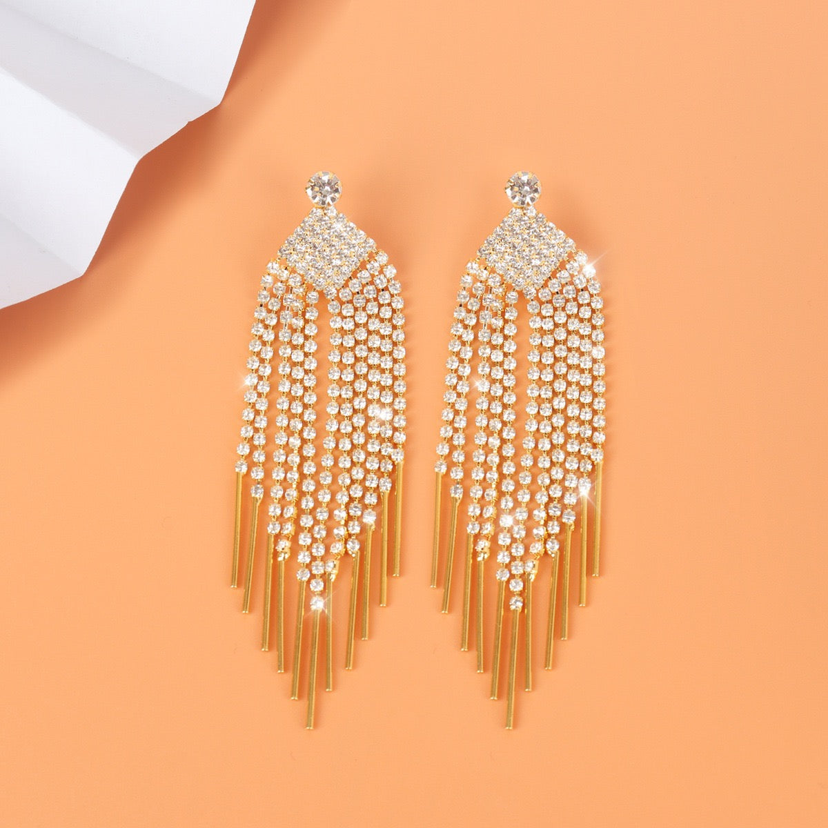 Fashionable gold earrings with tassel design, suitable for wearing at banquets and dinners